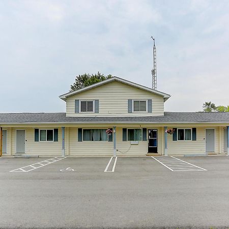 Stone Fountain Motel Fenelon Falls Bagian luar foto