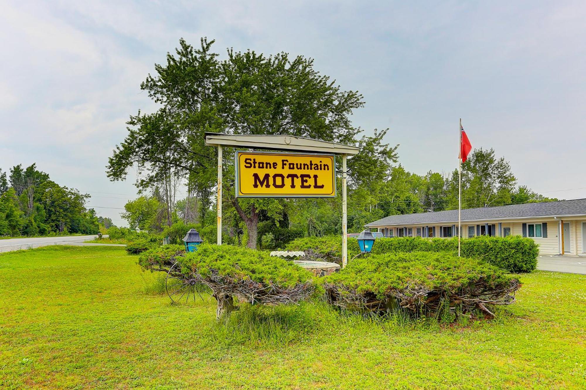 Stone Fountain Motel Fenelon Falls Bagian luar foto