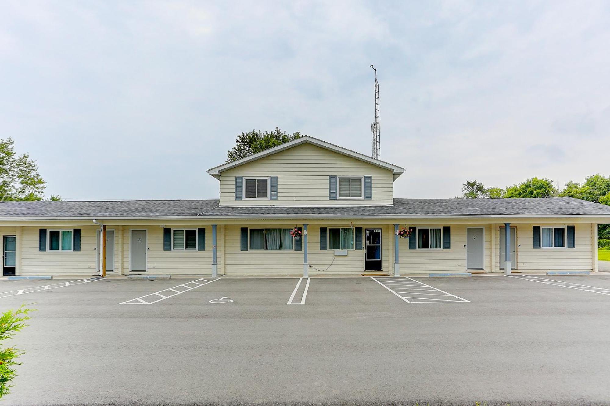 Stone Fountain Motel Fenelon Falls Bagian luar foto